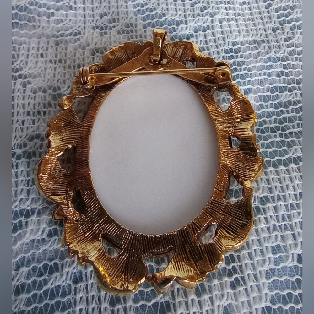 Vintage Floral Gold Tone Pendant/Brooch - Picture 5 of 5